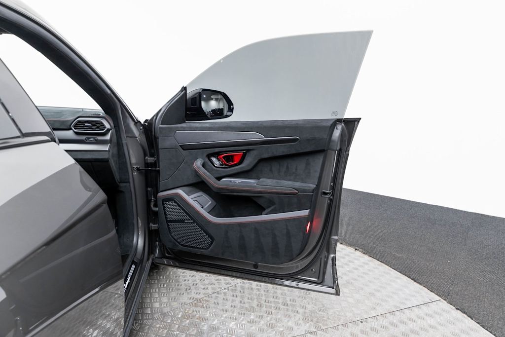 Thumbnail: 2023 Lamborghini Urus - 48