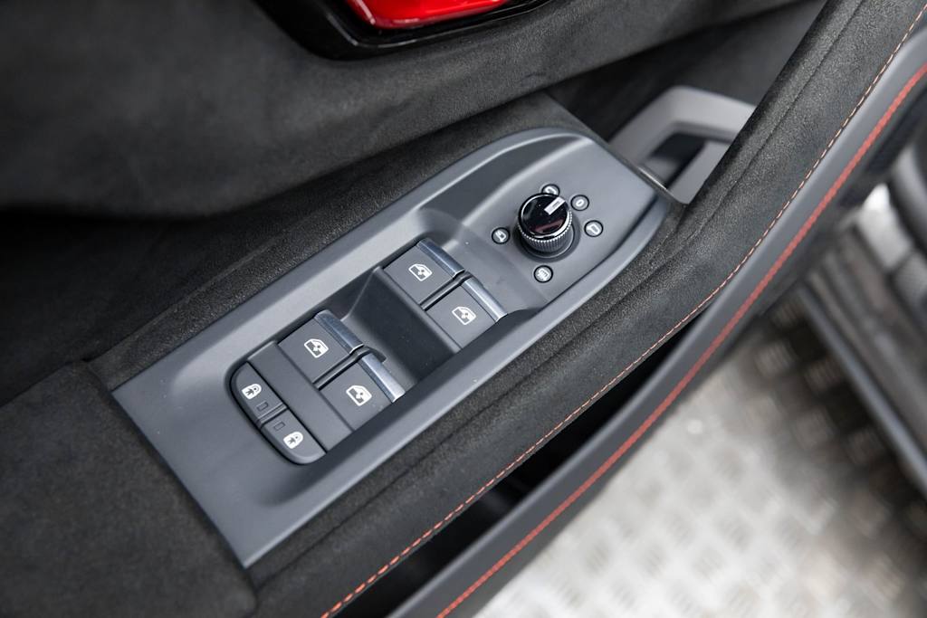 Thumbnail: 2023 Lamborghini Urus - 25