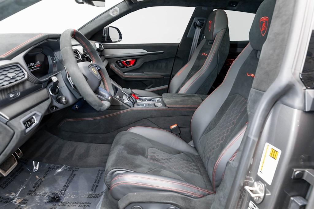 Thumbnail: 2023 Lamborghini Urus - 10