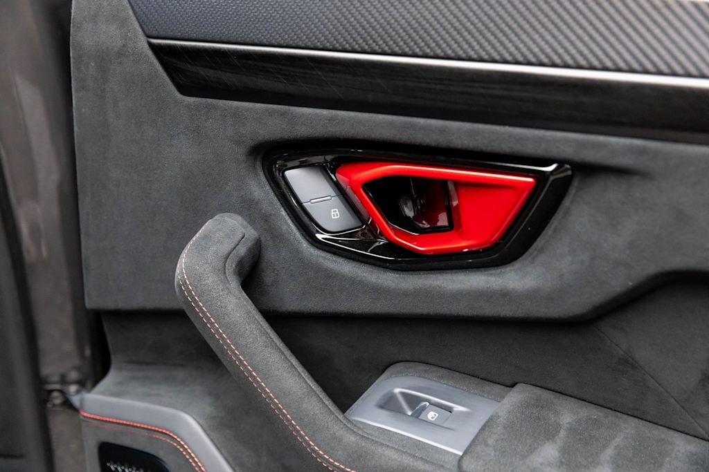 Thumbnail: 2023 Lamborghini Urus - 46