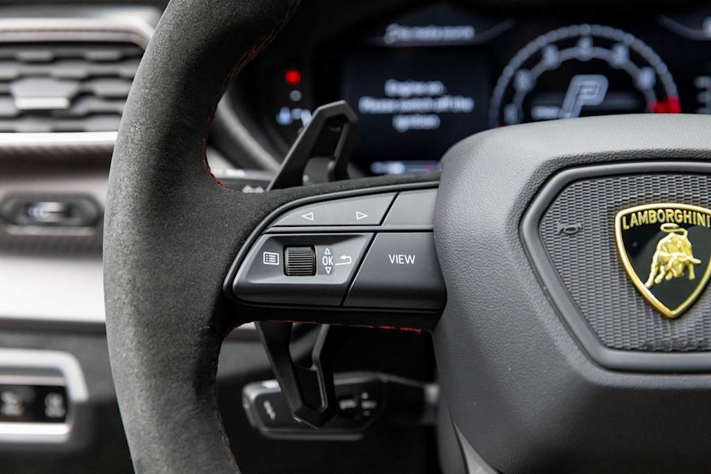 Thumbnail: 2023 Lamborghini Urus - 32