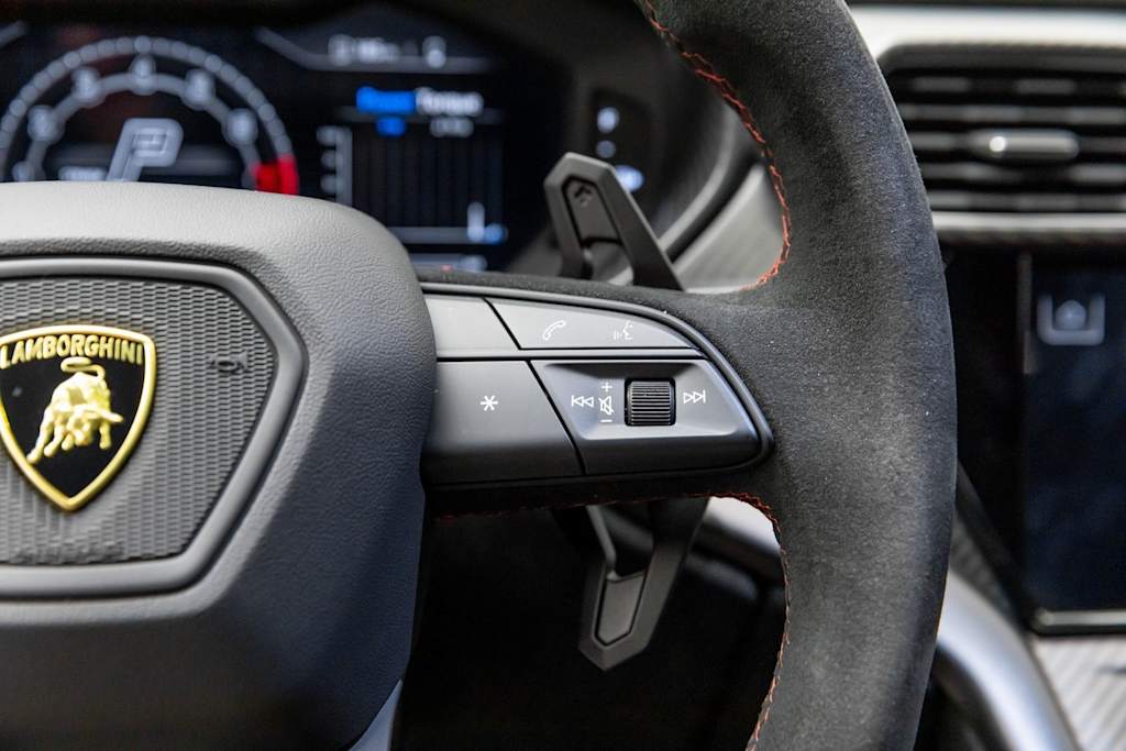 Thumbnail: 2023 Lamborghini Urus - 33