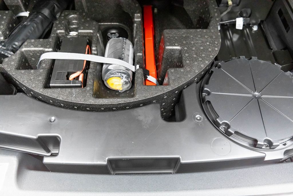 Thumbnail: 2023 Lamborghini Urus - 43