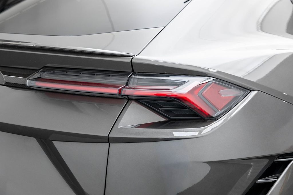 Thumbnail: 2023 Lamborghini Urus - 69