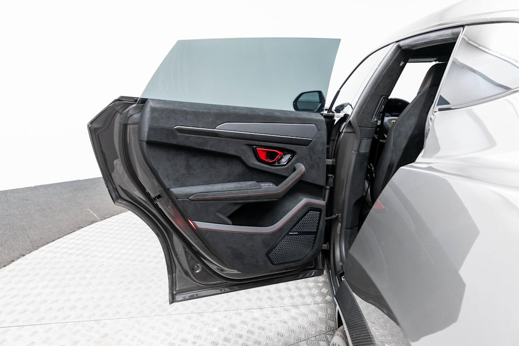 Thumbnail: 2023 Lamborghini Urus - 40