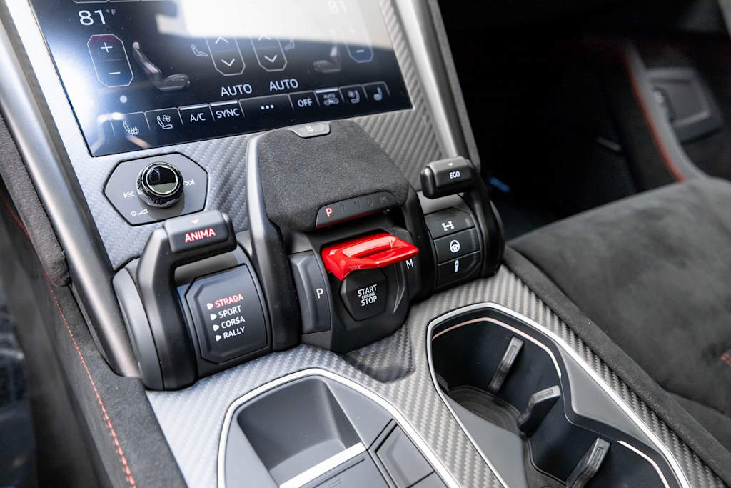 Thumbnail: 2023 Lamborghini Urus - 15