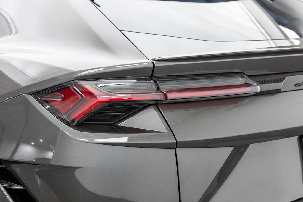 Thumbnail: 2023 Lamborghini Urus - 68