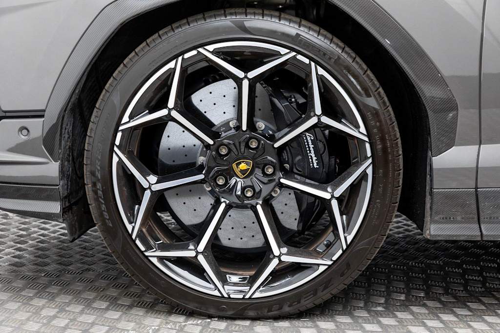 Thumbnail: 2023 Lamborghini Urus - 7