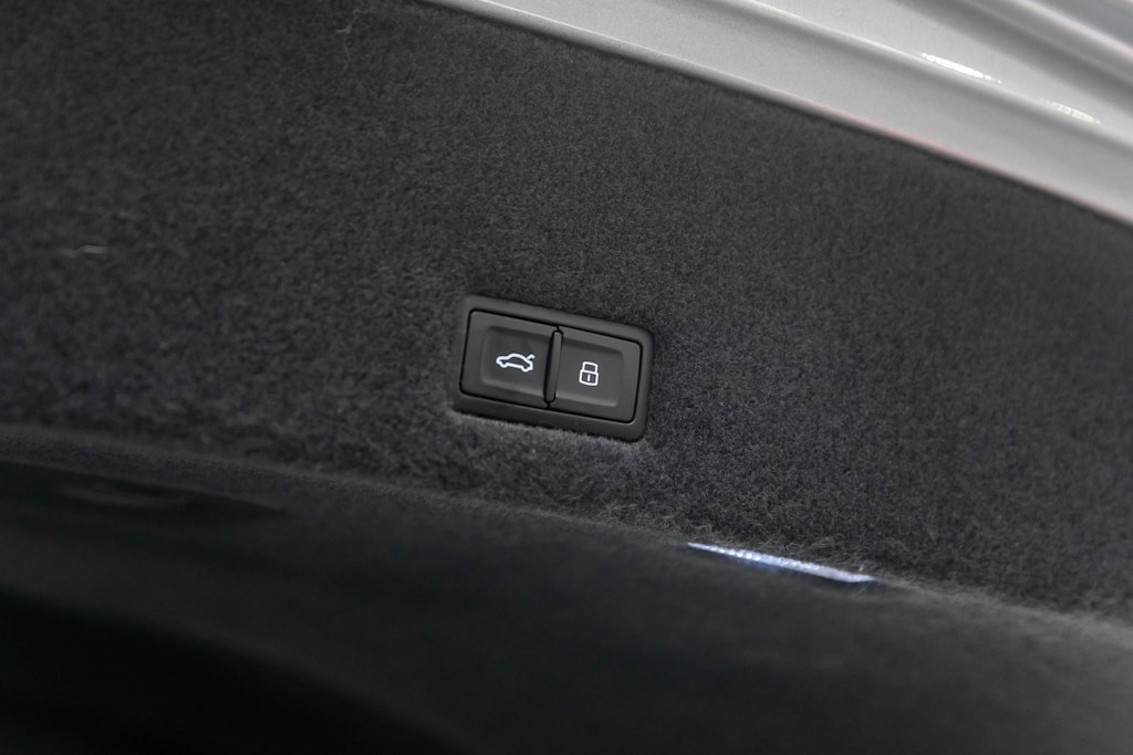 Thumbnail: 2024 Lamborghini Urus - 48