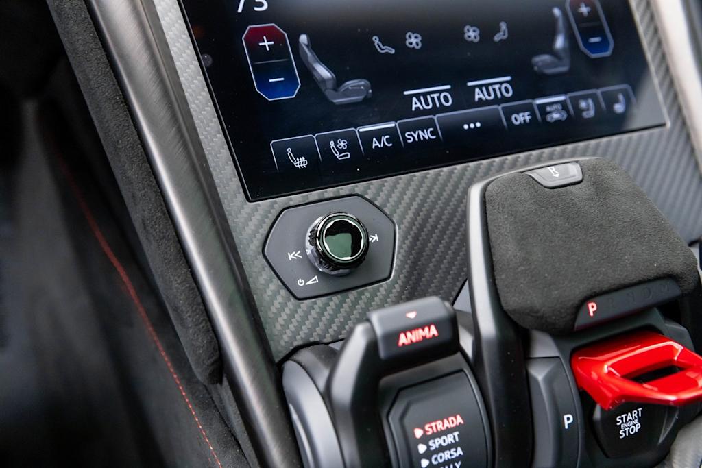 Thumbnail: 2024 Lamborghini Urus - 41