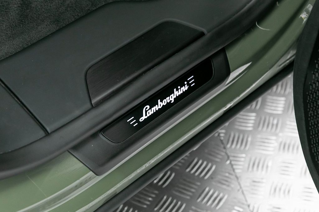 Thumbnail: 2024 Lamborghini Urus - 48