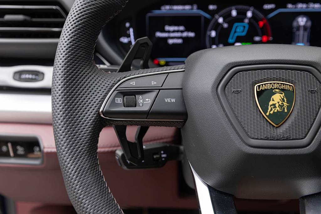 Thumbnail: 2026 Lamborghini Urus - 32