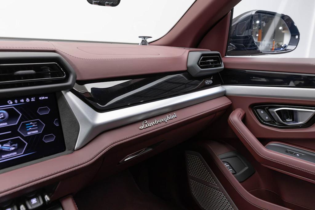 Thumbnail: 2026 Lamborghini Urus - 37