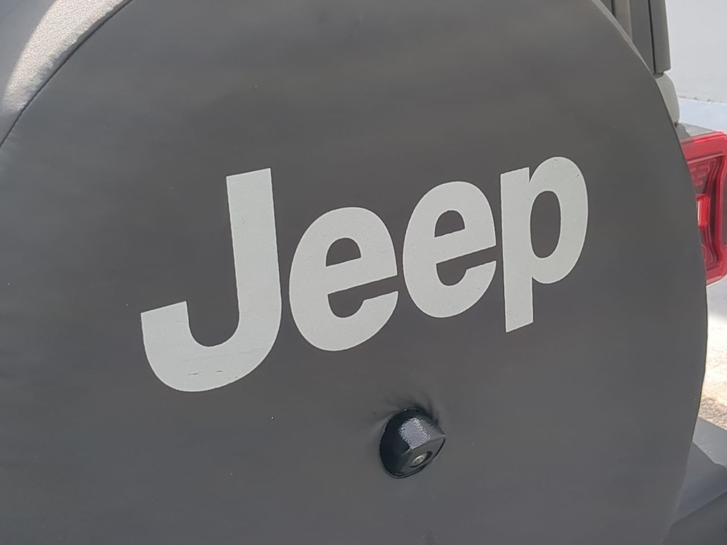 Thumbnail: 2022 Jeep Wrangler - 7