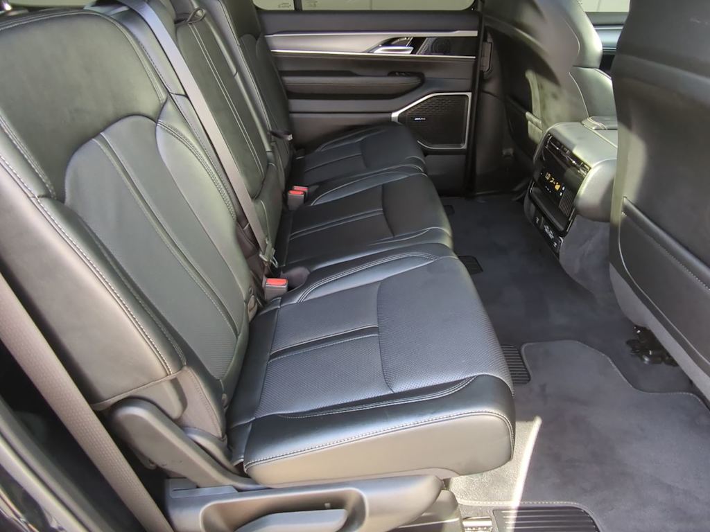Thumbnail: 2024 Jeep Wagoneer - 27