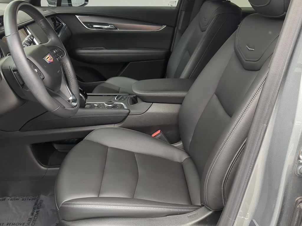 Thumbnail: 2024 Cadillac XT6 - 11