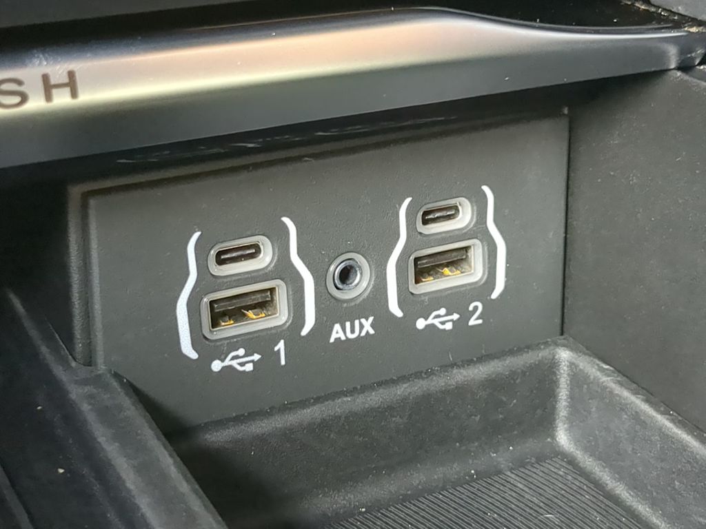 Thumbnail: 2024 Chrysler Pacifica - 36