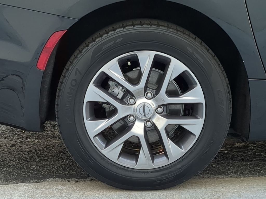 Thumbnail: 2024 Chrysler Pacifica - 8