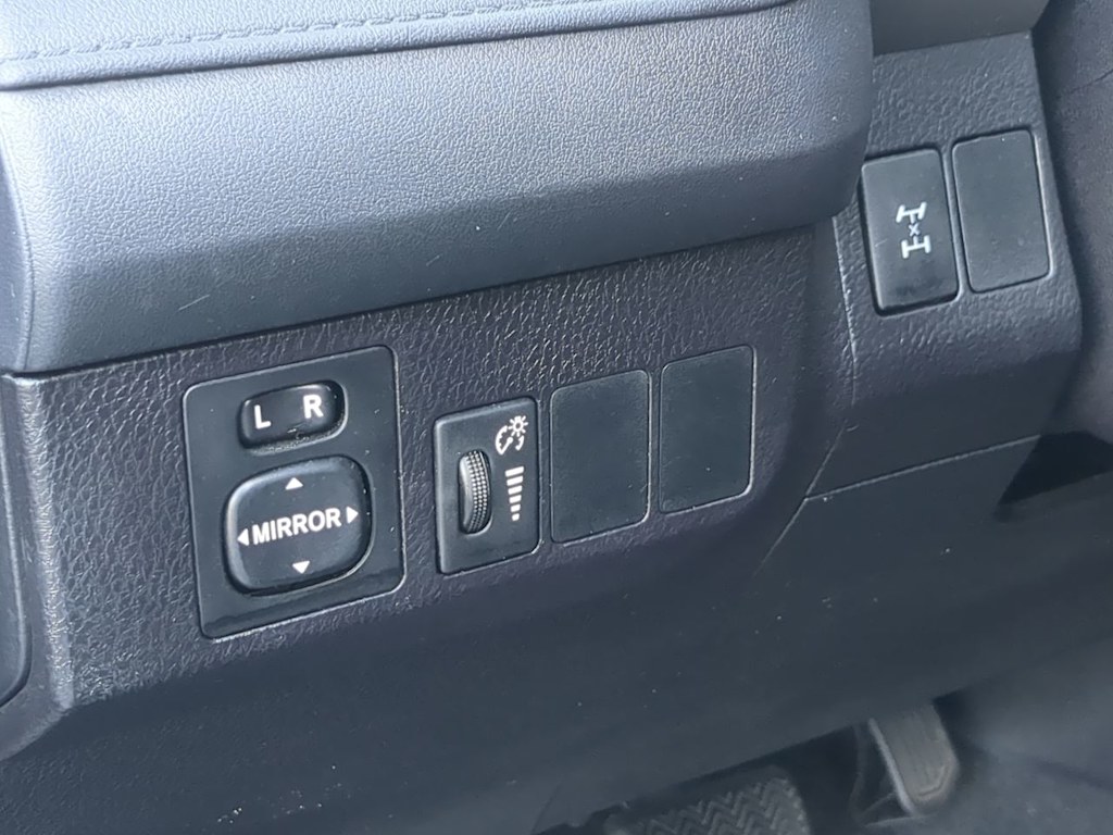 Thumbnail: 2016 Toyota RAV4 - 35