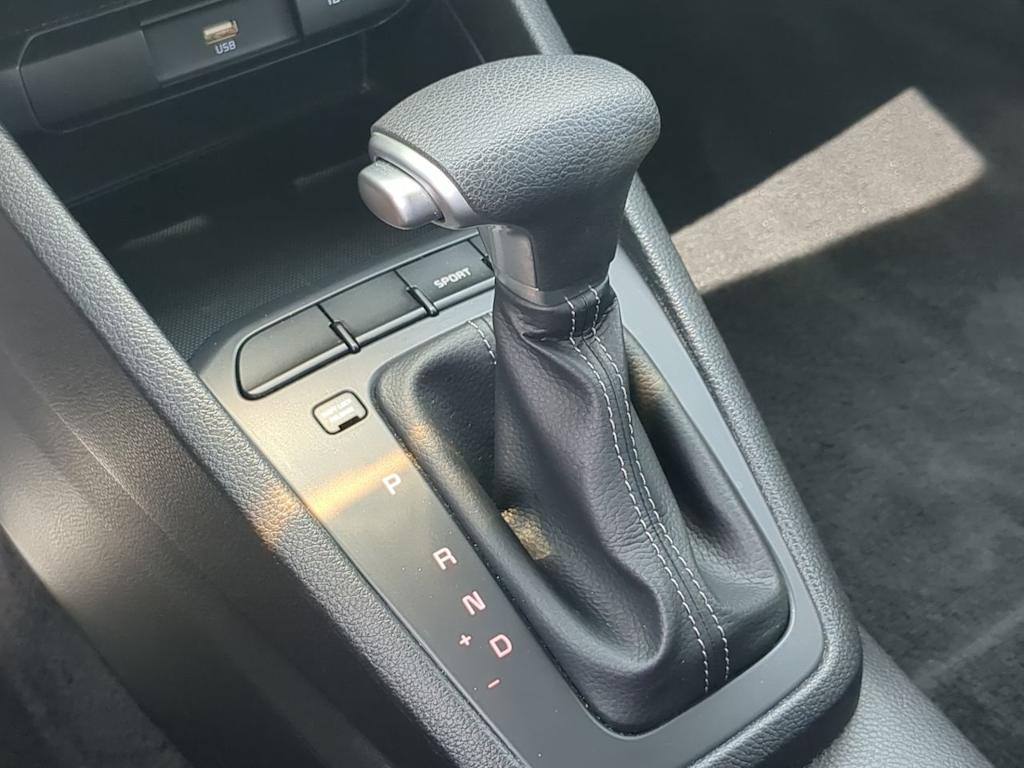 Thumbnail: 2022 Kia Rio - 16