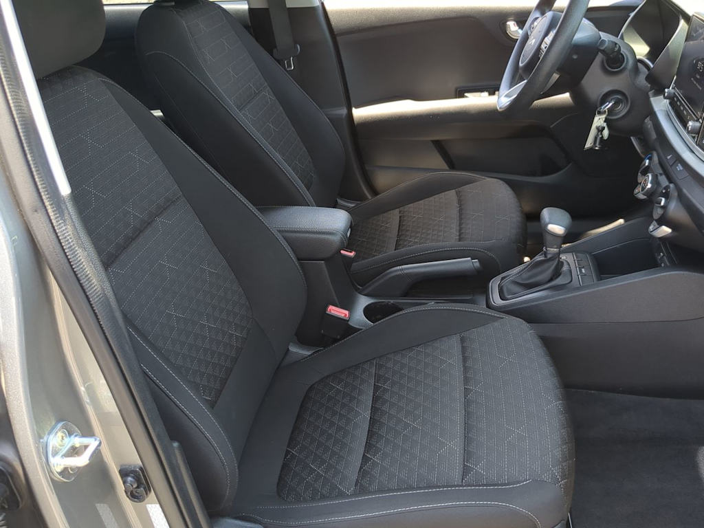 Thumbnail: 2022 Kia Rio - 12