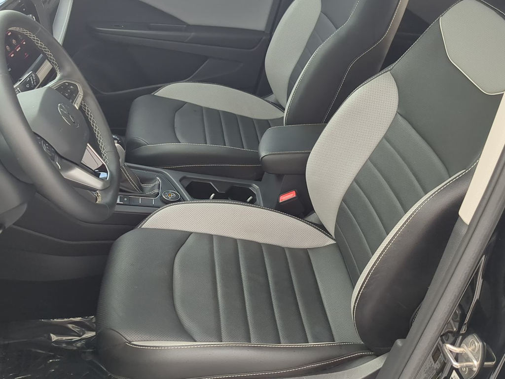 Thumbnail: 2023 Volkswagen Taos - 10