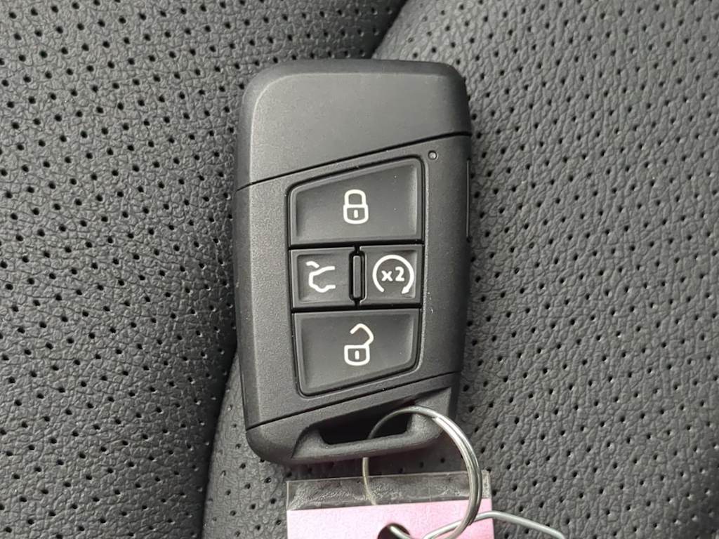 Thumbnail: 2023 Volkswagen Taos - 18