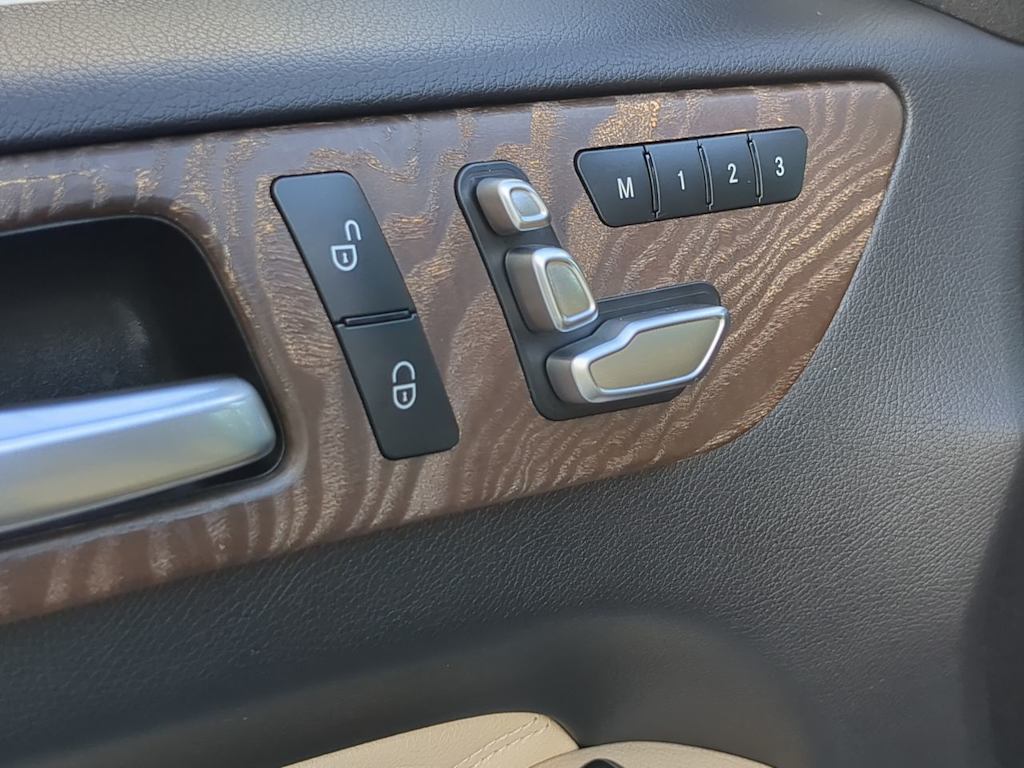 Thumbnail: 2019 Mercedes-Benz GLS - 23