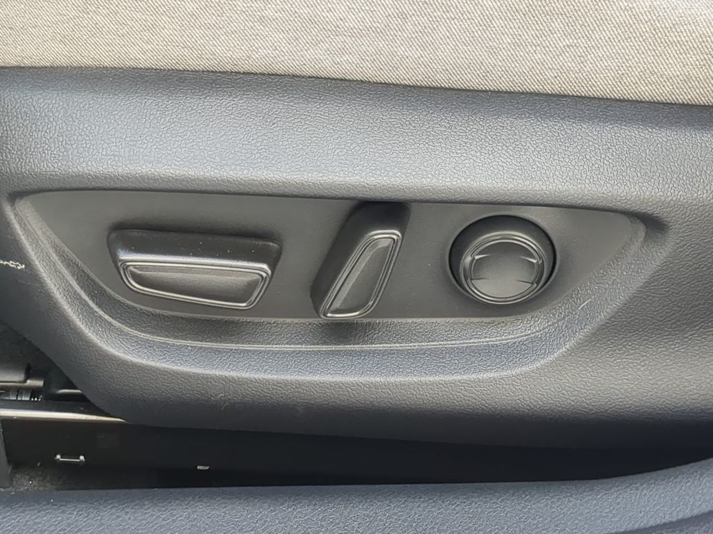 Thumbnail: 2025 Toyota Camry - 25