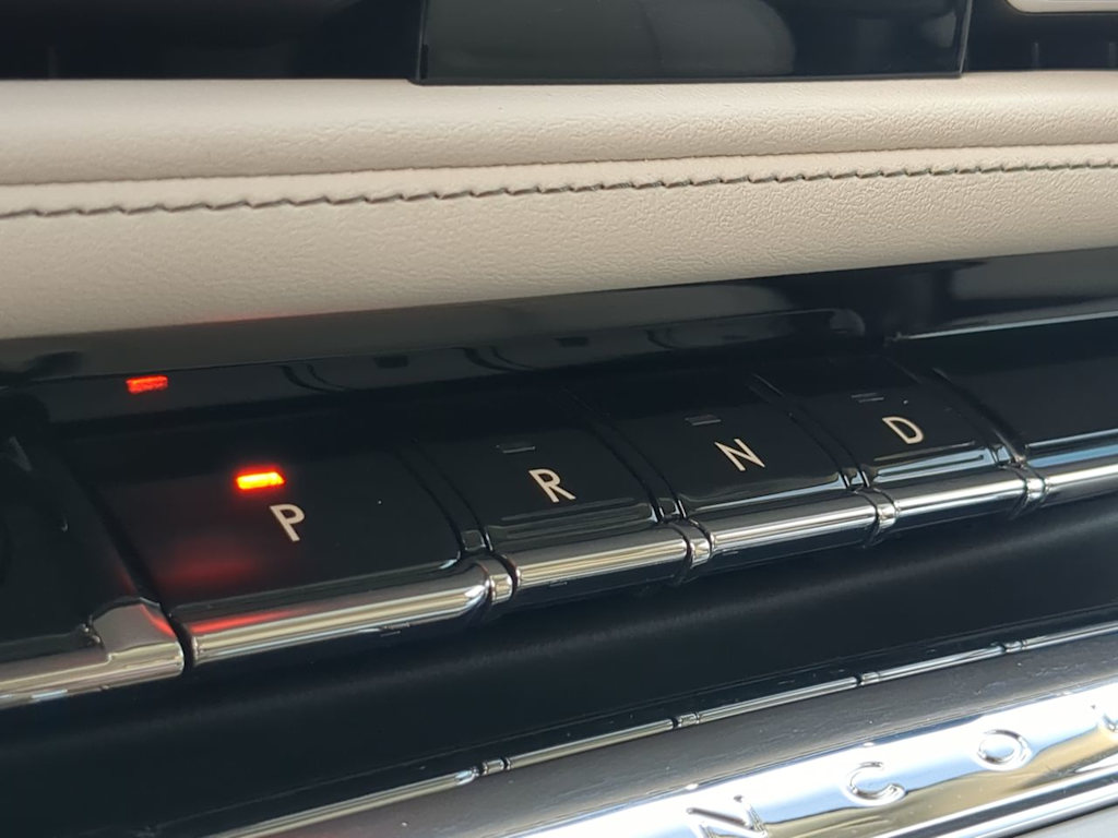 Thumbnail: 2025 Lincoln Aviator - 38