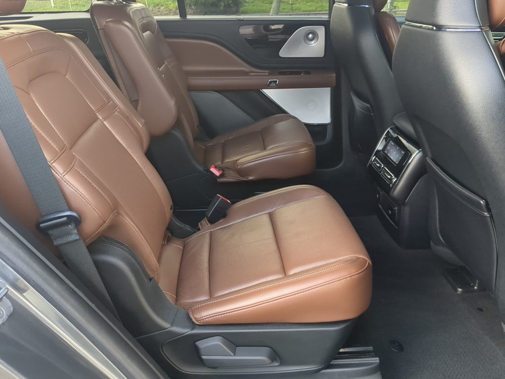 Thumbnail: 2022 Lincoln Aviator - 27