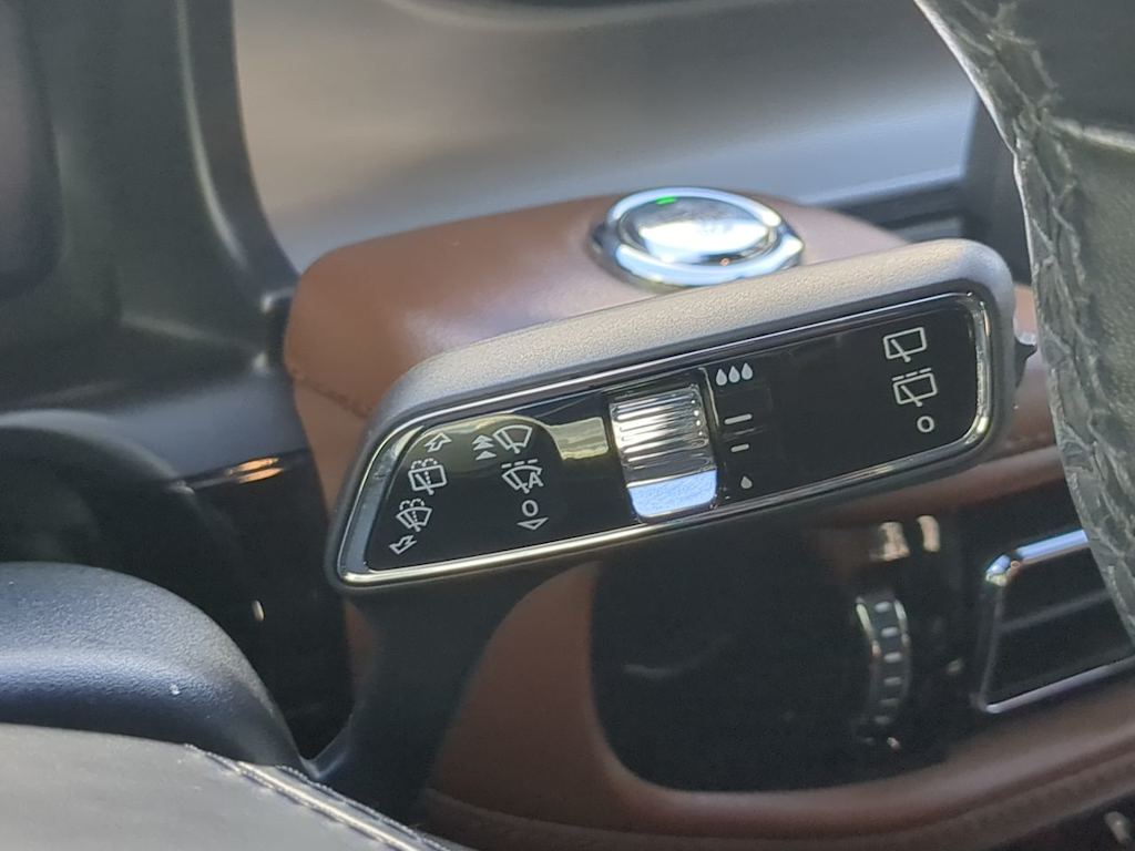 Thumbnail: 2022 Lincoln Aviator - 31