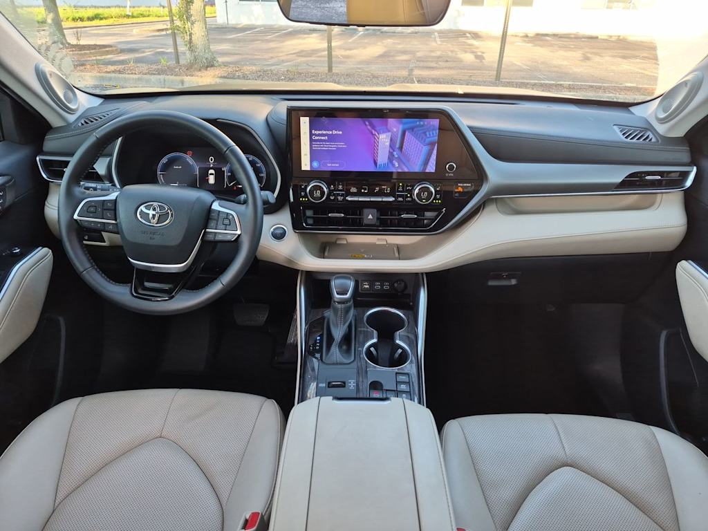 Thumbnail: 2024 Toyota Highlander - 9
