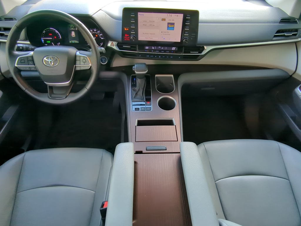 2021 Toyota Sienna XLE 9