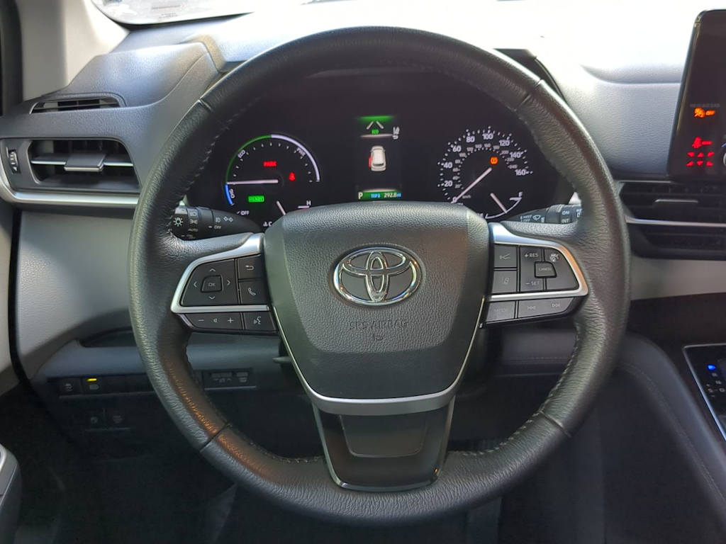 2021 Toyota Sienna XLE 13