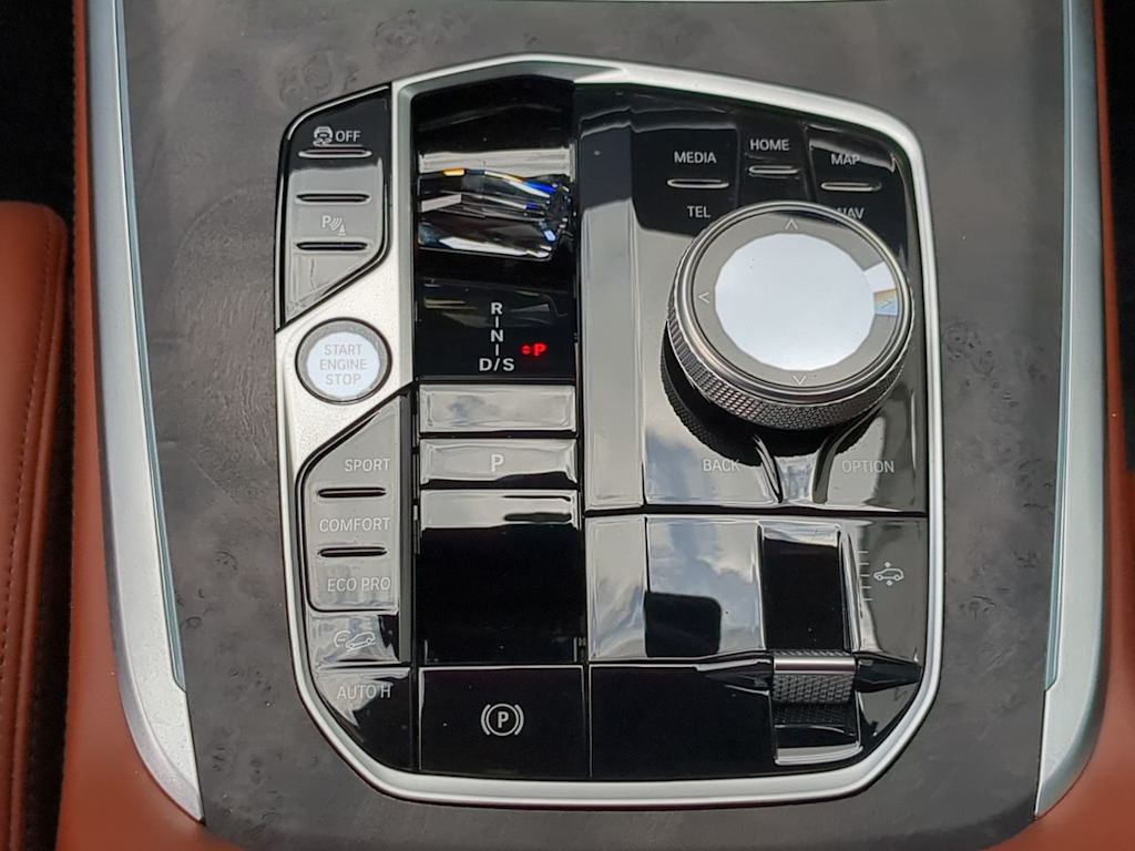Thumbnail: 2025 BMW X7 - 15