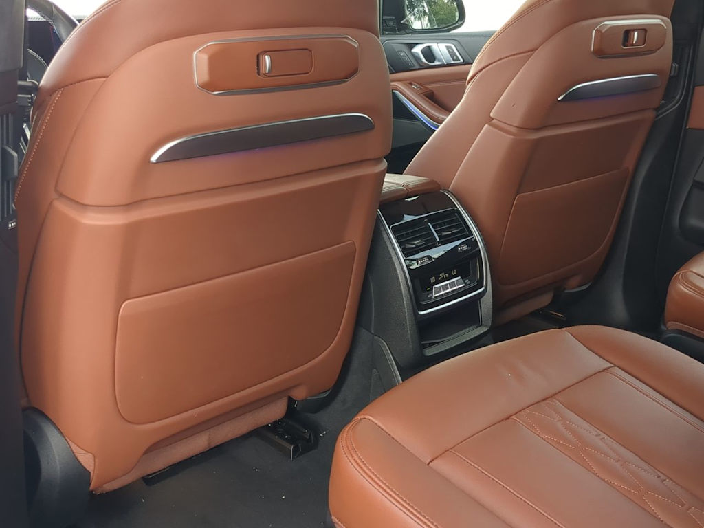 Thumbnail: 2024 BMW X7 - 12