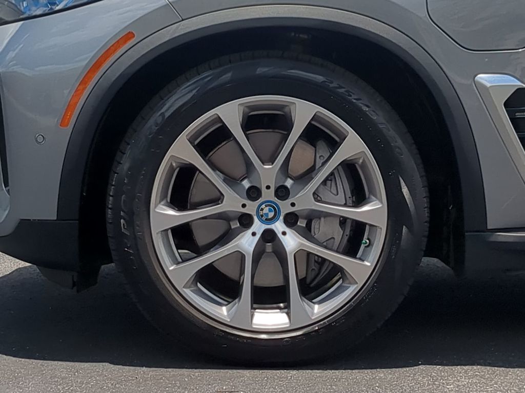 Thumbnail: 2024 BMW X5 - 8