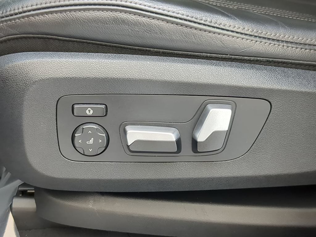 Thumbnail: 2021 BMW X7 - 25