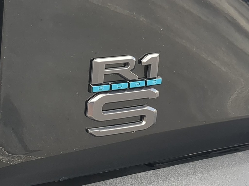 Thumbnail: 2026 Rivian R1S - 6