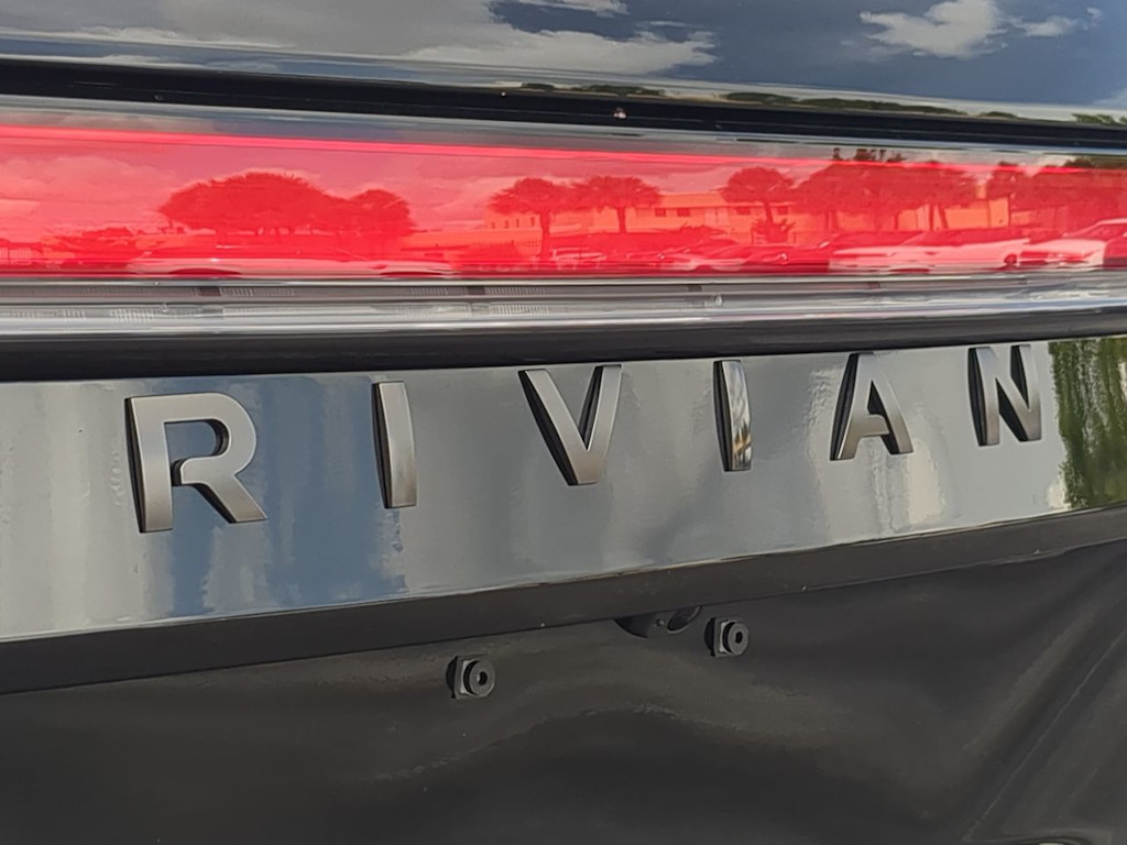 Thumbnail: 2026 Rivian R1S - 24