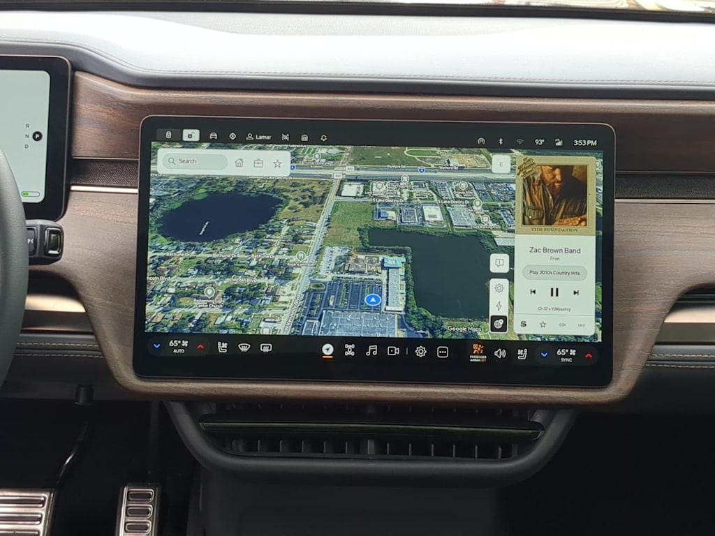 Thumbnail: 2026 Rivian R1S - 14