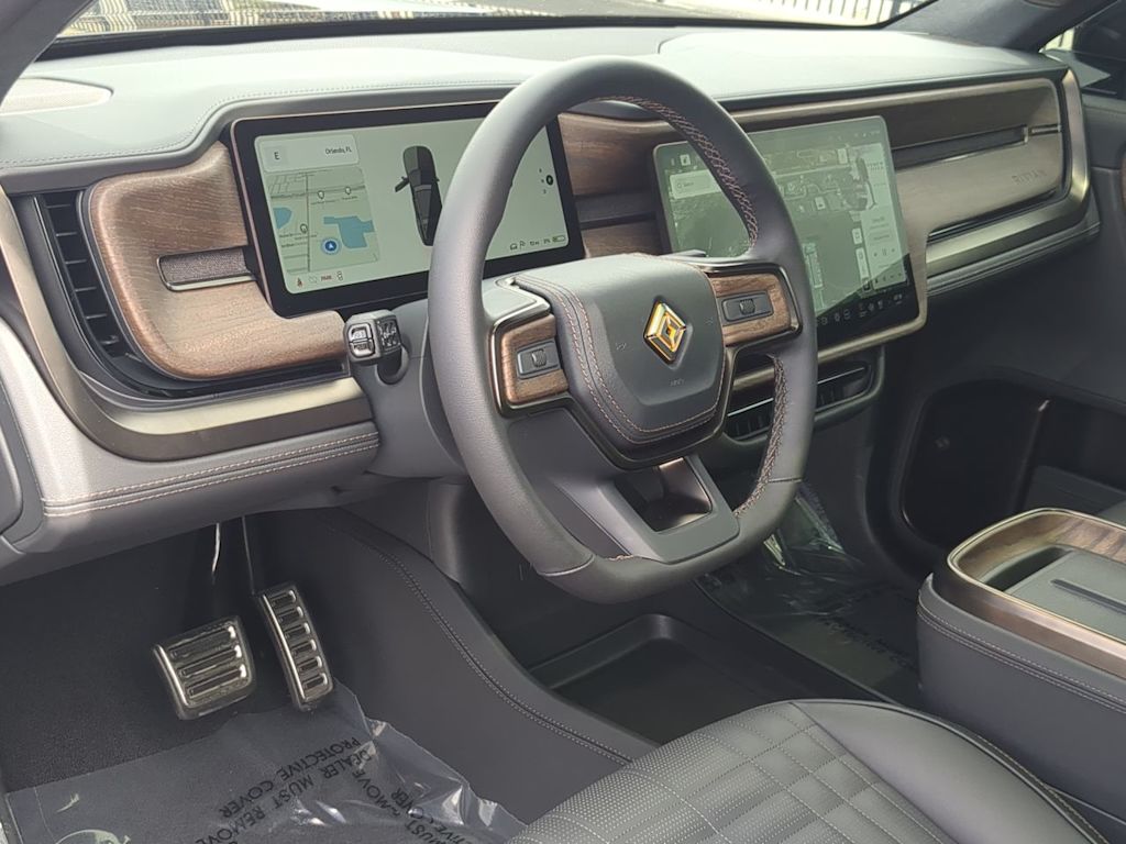 Thumbnail: 2026 Rivian R1S - 2