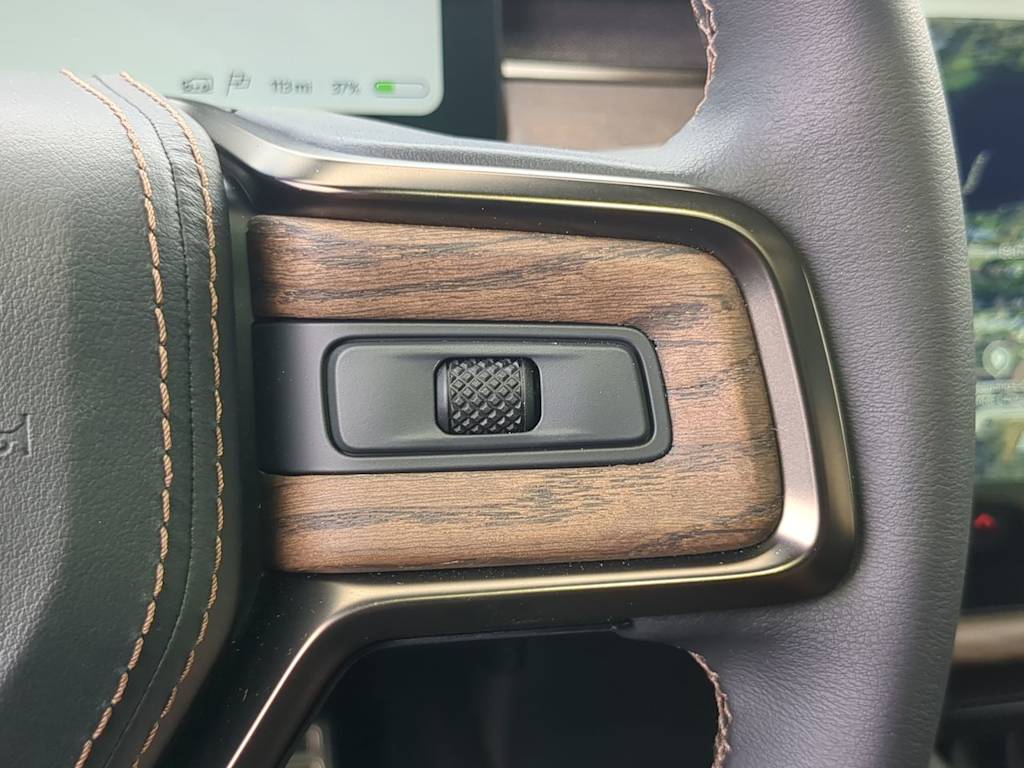 Thumbnail: 2026 Rivian R1S - 31