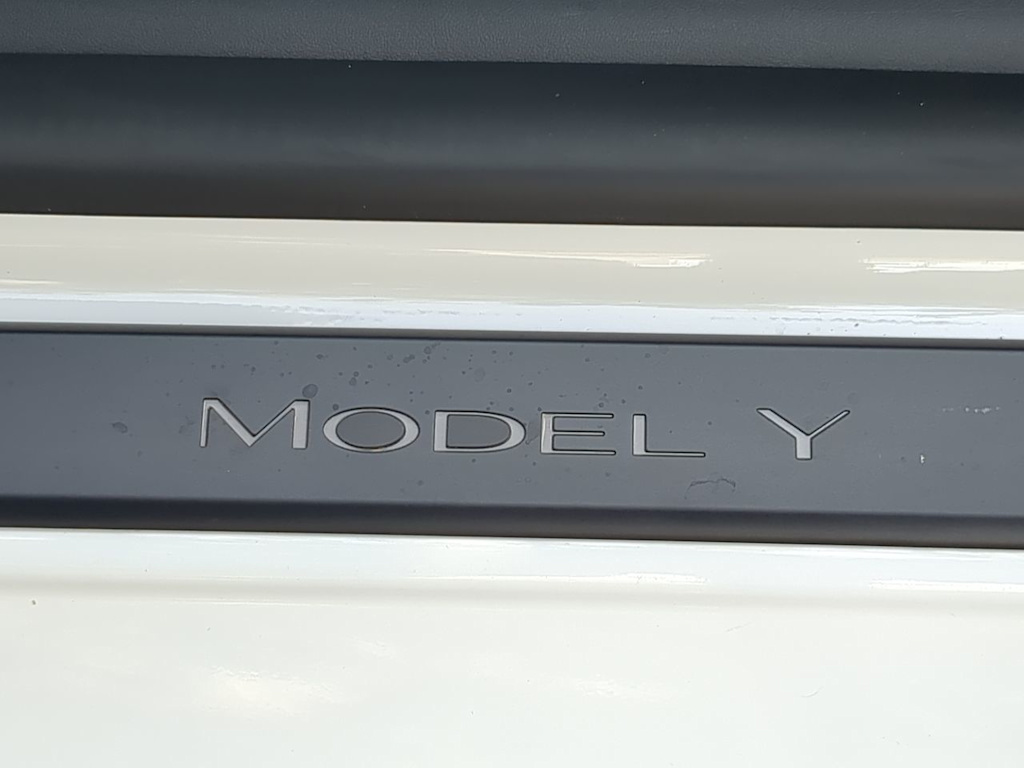 Thumbnail: 2022 Tesla Model Y - 21
