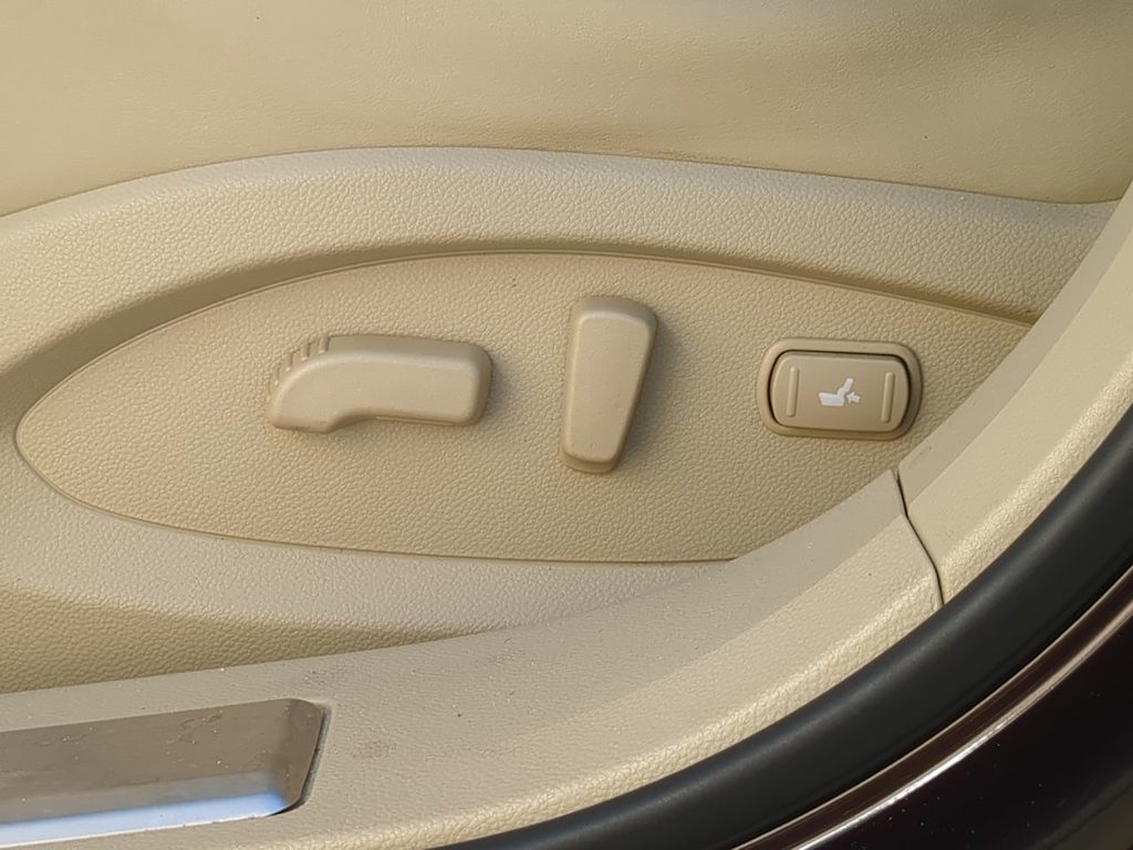 Thumbnail: 2015 INFINITI QX70 - 26