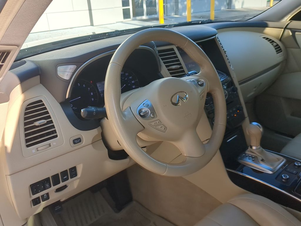 Thumbnail: 2015 INFINITI QX70 - 2