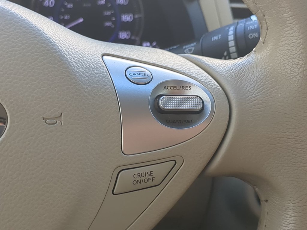 Thumbnail: 2015 INFINITI QX70 - 31