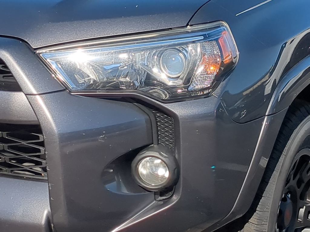 Thumbnail: 2016 Toyota 4Runner - 25