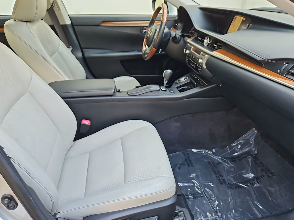 Thumbnail: 2014 Lexus ES - 31